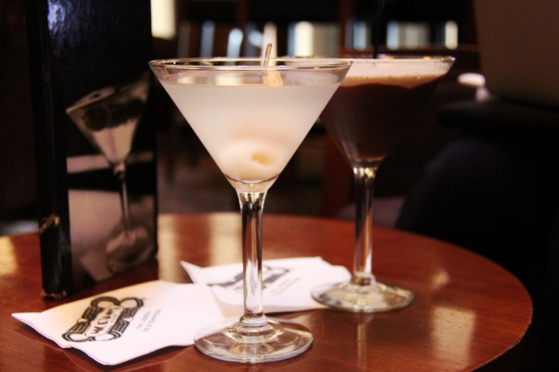 brasserie-ROQUESTERON-min_martini_bar_lychee_chocolate_alcohol_liquor_happy_hour_happy-910161